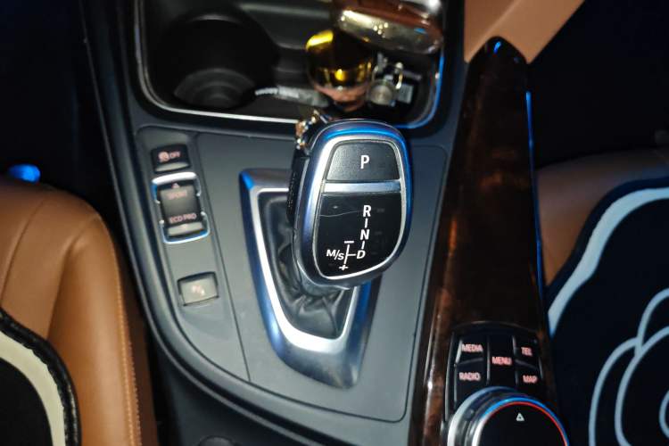 Used BMW 4 Series 2014 435i Convertible Luxury Design Package Gear Lever