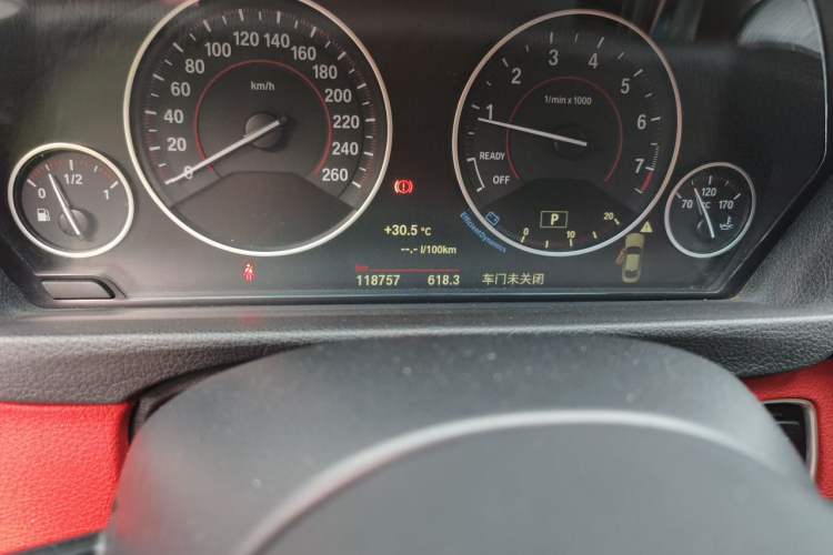 Used BMW 4 Series 2015 428i Limited Edition Odometer Close Up
