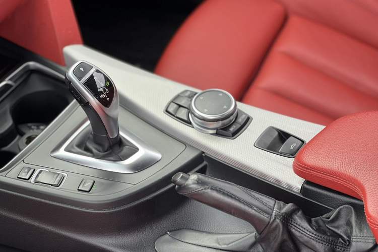 Used BMW 4 Series 2016 430i Convertible Design Package Gear Lever