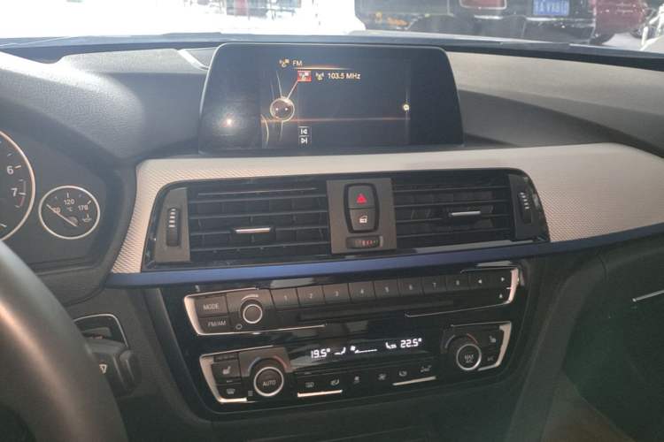Used BMW 4 Series 2016 420i Design Package Model Audio And AC Panel