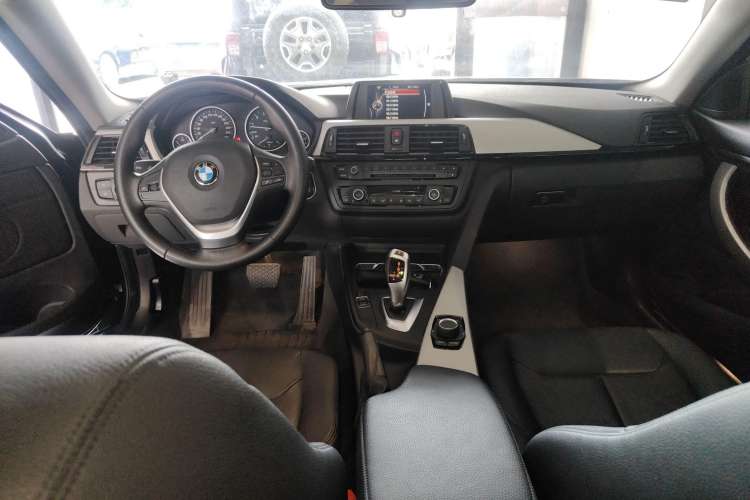 Used BMW 4 Series 2016 420i Fashion Model Center Console