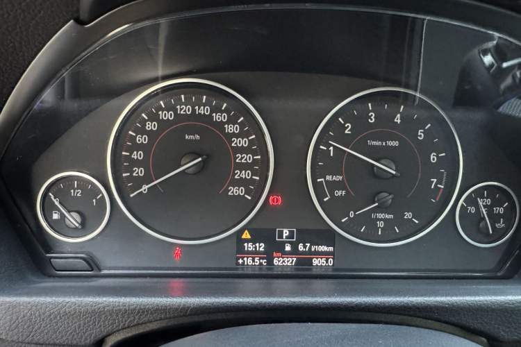 Used BMW 4 Series 2016 420i Design Package Model Odometer Close Up