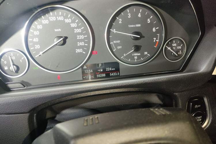 Used BMW 4 Series 2016 420i Convertible Fashion Model Odometer Close Up