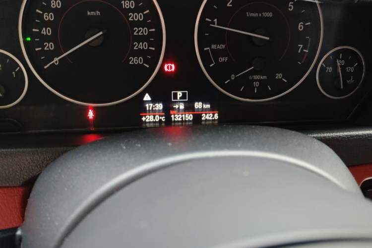 Used BMW 4 Series 2016 420i Design Package Model Odometer Close Up