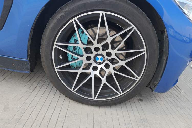 Used BMW 4 Series 2016 430i Convertible Design Package Right Front Wheel Hub
