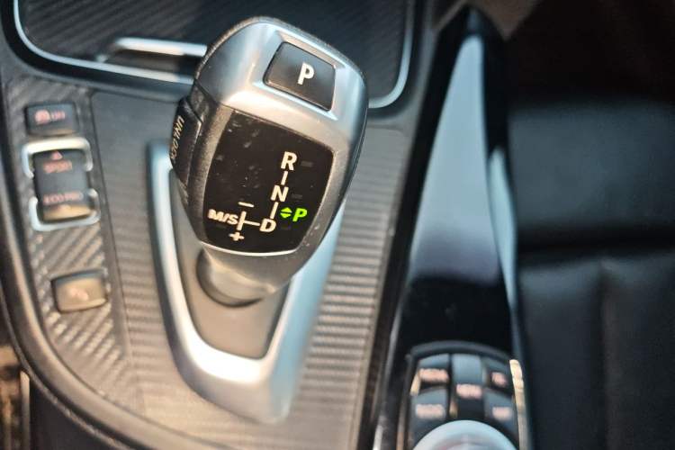 Used BMW 4 Series 2016 420i Convertible Design Package Edition Gear Lever