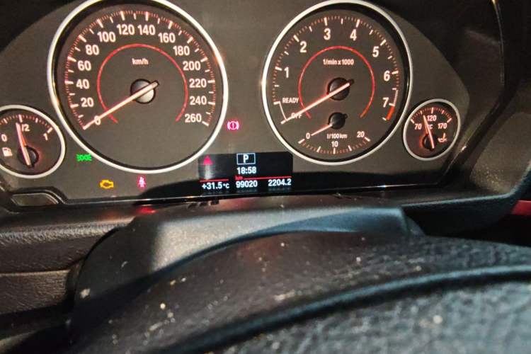 Used BMW 4 Series 2016 420i Convertible Design Package Edition Odometer Close Up