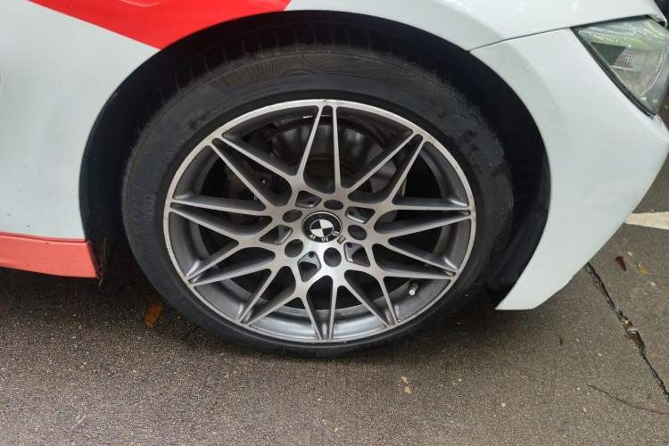 Used BMW 4 Series 2016 420i Convertible Design Package Edition Right Front Wheel Hub