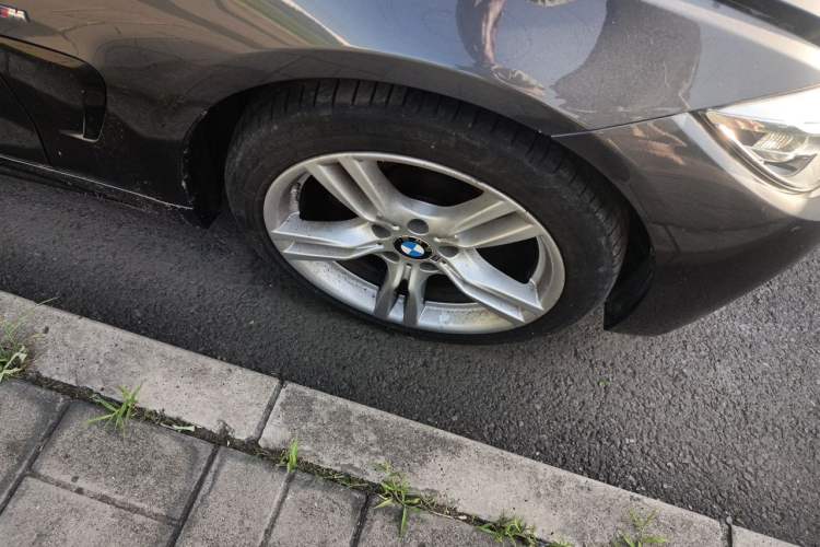 Used BMW 4 Series  Right Front Wheel Hub