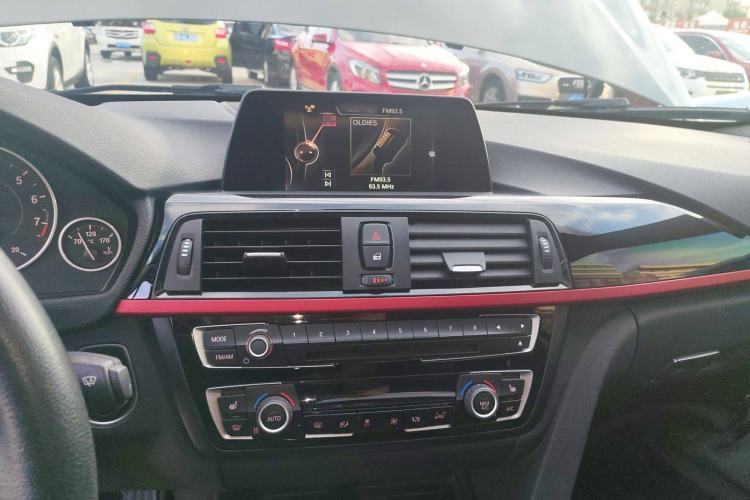 Used BMW 4 Series 2016 420i Fashion Model Audio And AC Panel