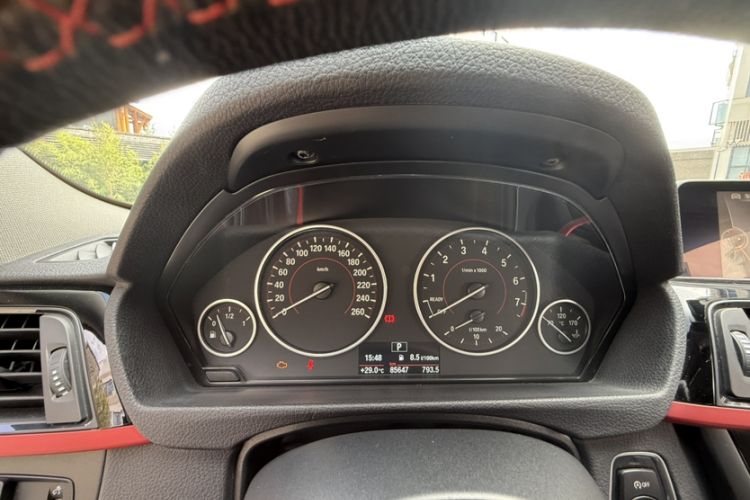Used BMW 4 Series 2016 420i Fashion Model Odometer Close Up