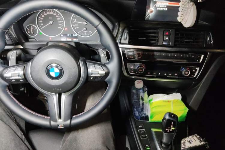 Used BMW 4 Series 2016 420i Convertible Design Package Edition Audio And AC Panel