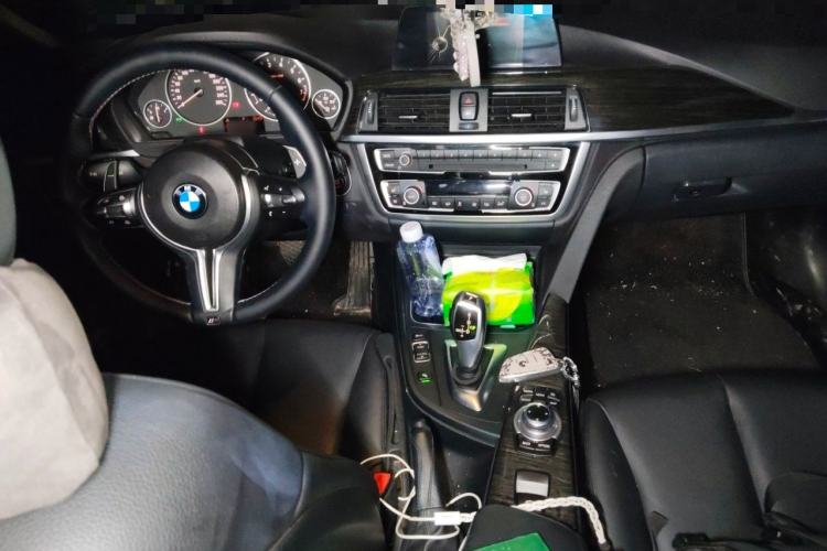 Used BMW 4 Series 2016 420i Convertible Design Package Edition Center Console