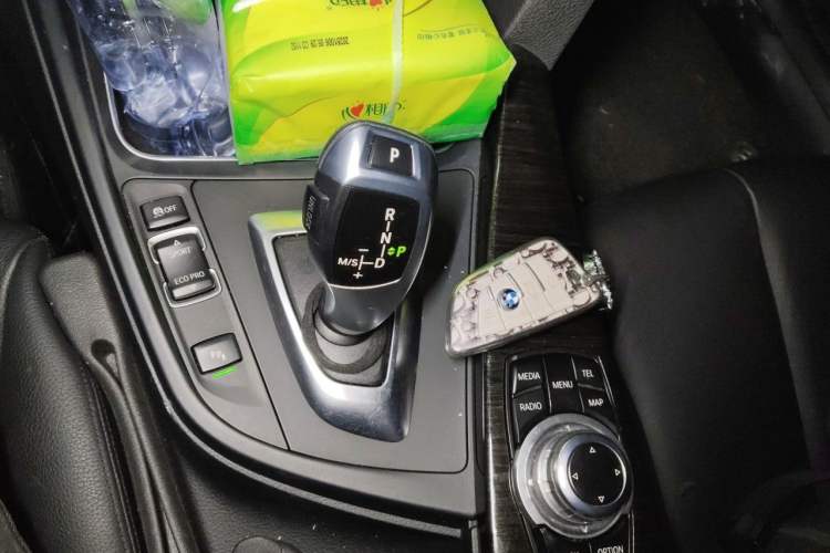 Used BMW 4 Series 2016 420i Convertible Design Package Edition Gear Lever