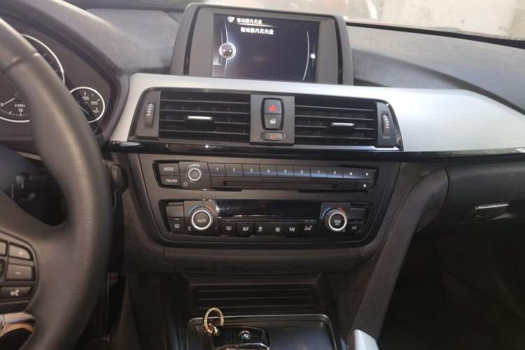 Used BMW 4 Series 2016 420i Convertible Fashion Model Audio And AC Panel