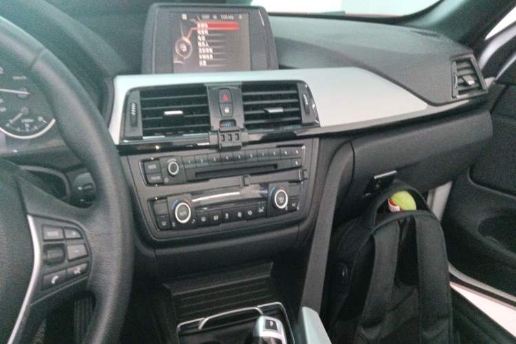 Used BMW 4 Series 2016 420i Convertible Fashion Model Audio And AC Panel