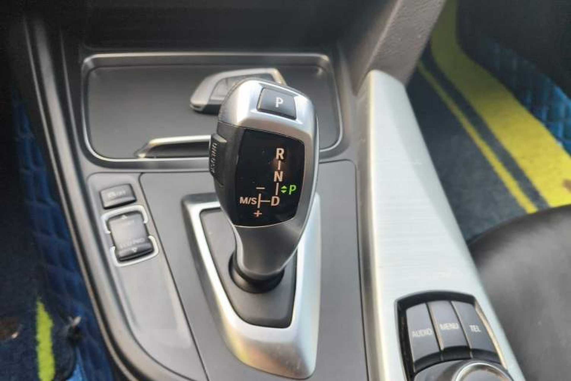 Used BMW 4 Series 2016 420i Convertible Fashion Model Gear Lever