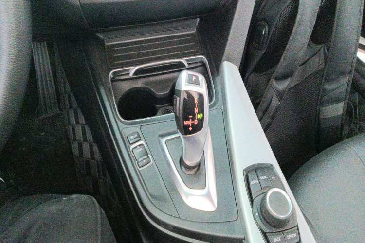 Used BMW 4 Series 2016 420i Convertible Fashion Model Gear Lever