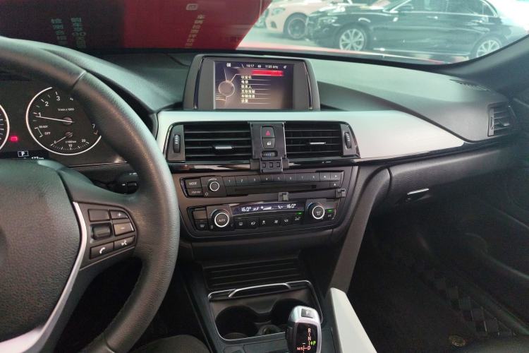 Used BMW 4 Series 2016 420i Convertible Fashion Model Interior 2