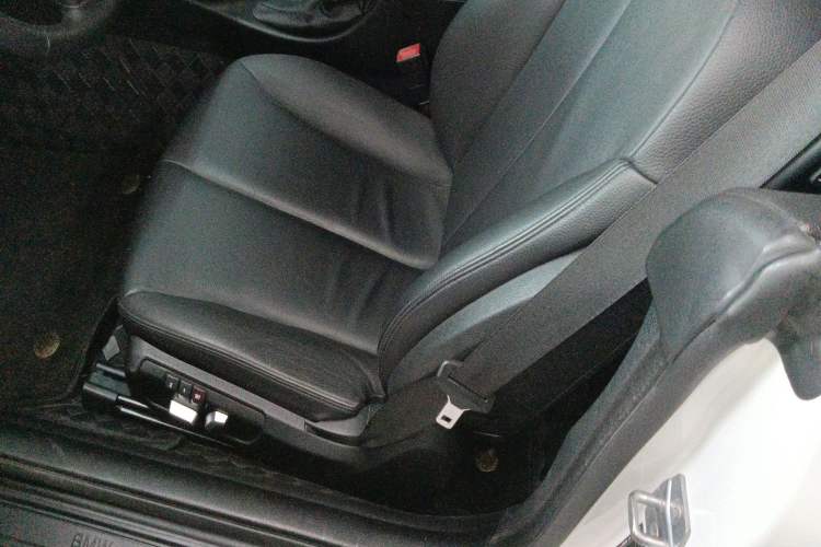 Used BMW 4 Series 2016 420i Convertible Fashion Model Interior 4