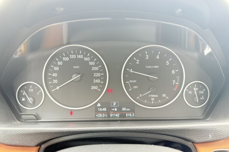 Used BMW 4 Series 2016 420i Design Package Model Odometer Close Up