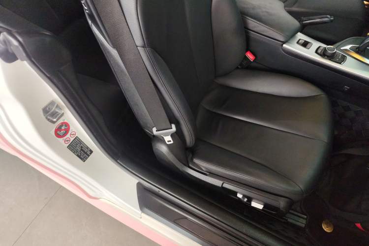 Used BMW 4 Series 2016 420i Convertible Fashion Model Right Front Seat