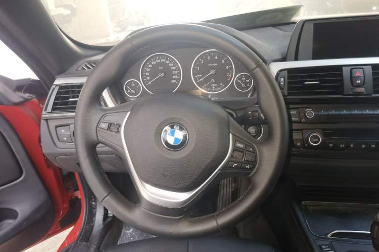 Used BMW 4 Series 2016 420i Convertible Fashion Model Steering Wheel