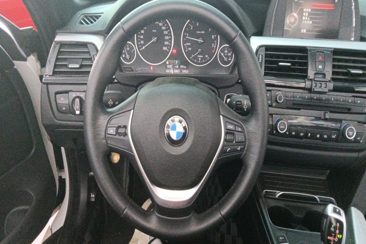 Used BMW 4 Series 2016 420i Convertible Fashion Model Steering Wheel