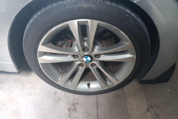 Used BMW 4 Series 2016 430i Convertible Design Package Right Front Wheel Hub