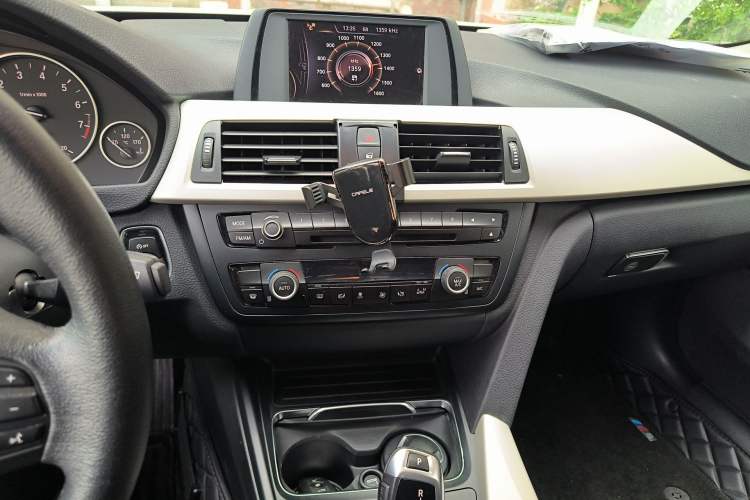 Used BMW 4 Series 2016 420i Gran Coupe Active Edition Audio And AC Panel