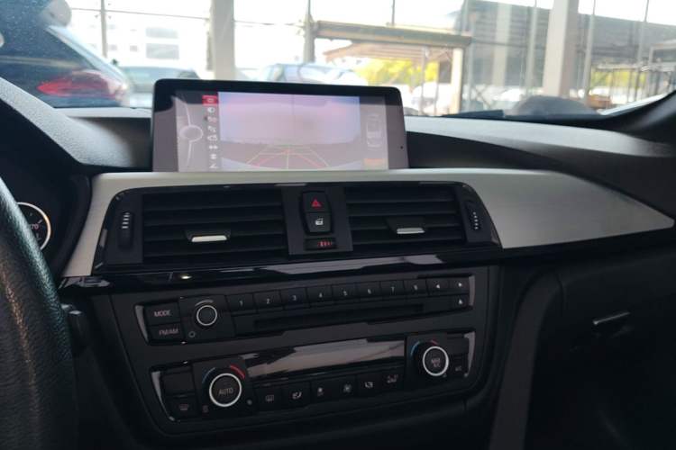 Used BMW 4 Series 2016 420i Convertible Fashion Model Audio And AC Panel