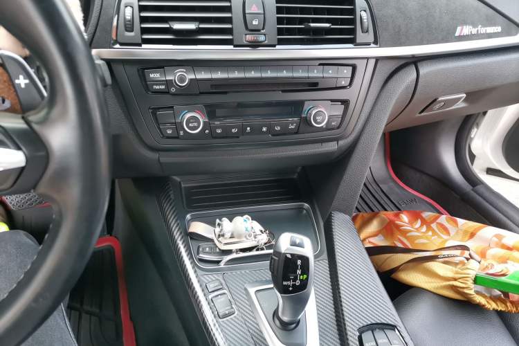 Used BMW 4 Series 2016 420i Convertible Fashion Model Audio And AC Panel