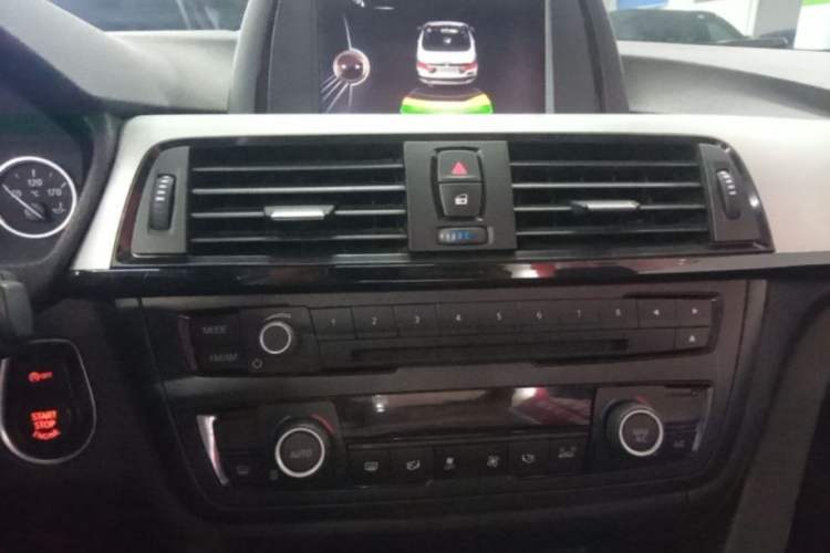 Used BMW 4 Series 2016 420i Convertible Fashion Model Audio And AC Panel