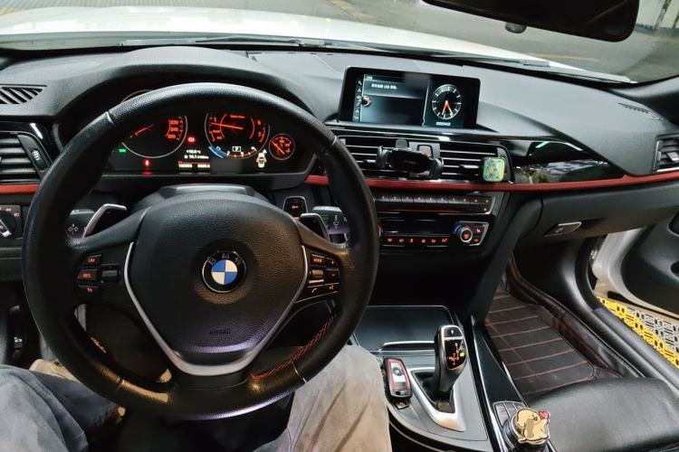 Used BMW 4 Series 2016 430i Convertible Design Package Center Console