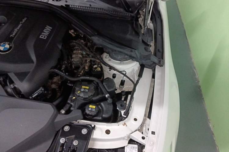 Used BMW 4 Series 2016 420i Fashion Model Engine Bay Left