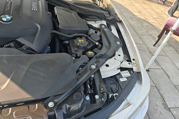 Used BMW 4 Series 2016 420i Convertible Fashion Model Engine Bay Left