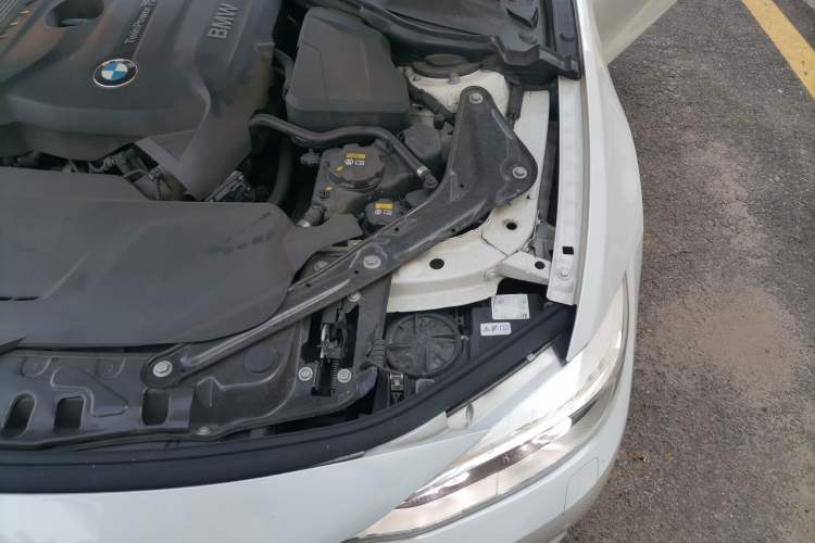 Used BMW 4 Series 2016 420i Convertible Fashion Model Engine Bay Left