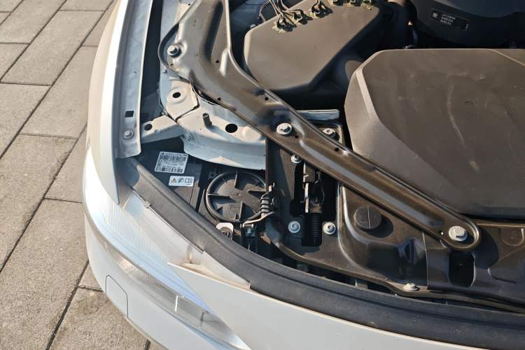 Used BMW 4 Series 2016 420i Convertible Fashion Model Engine Bay Right