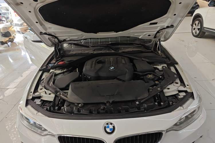 Used BMW 4 Series 2016 420i Convertible Fashion Model Engine Bay