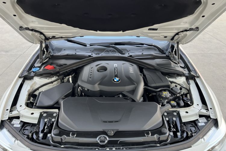 Used BMW 4 Series 2016 420i Fashion Model Engine Bay