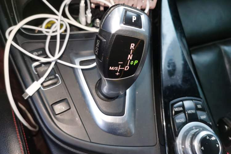 Used BMW 4 Series 2016 420i Convertible Design Package Edition Gear Lever