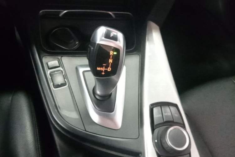 Used BMW 4 Series 2016 420i Convertible Fashion Model Gear Lever