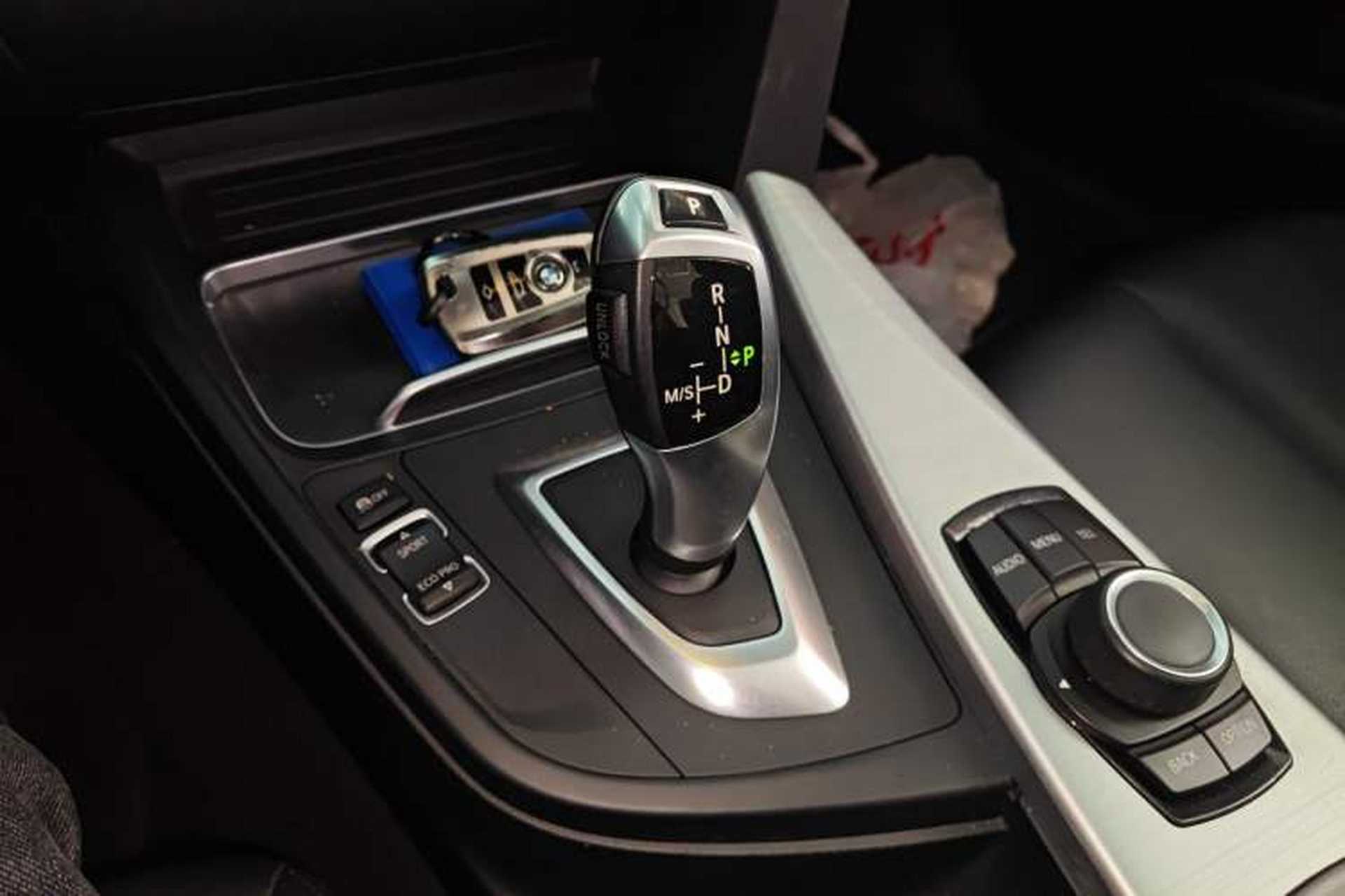 Used BMW 4 Series 2016 420i Convertible Fashion Model Gear Lever