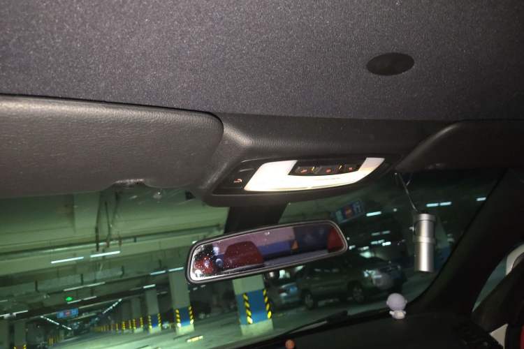 Used BMW 4 Series  Headliner