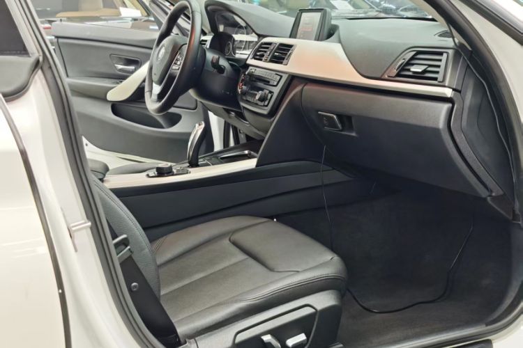 Used BMW 4 Series 2016 420i Gran Coupe Active Edition Interior 10