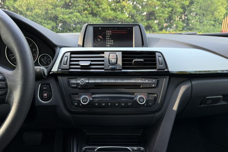 Used BMW 4 Series 2016 420i Fashion Model Interior 3