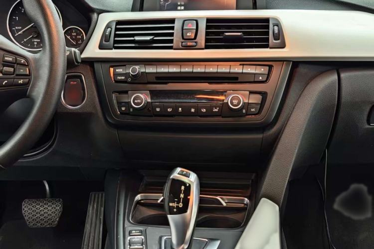 Used BMW 4 Series 2016 420i Gran Coupe Active Edition Interior 4