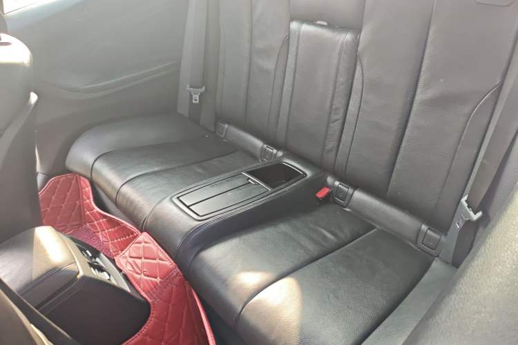 Used BMW 4 Series 2016 420i Convertible Fashion Model Left Rear Seat