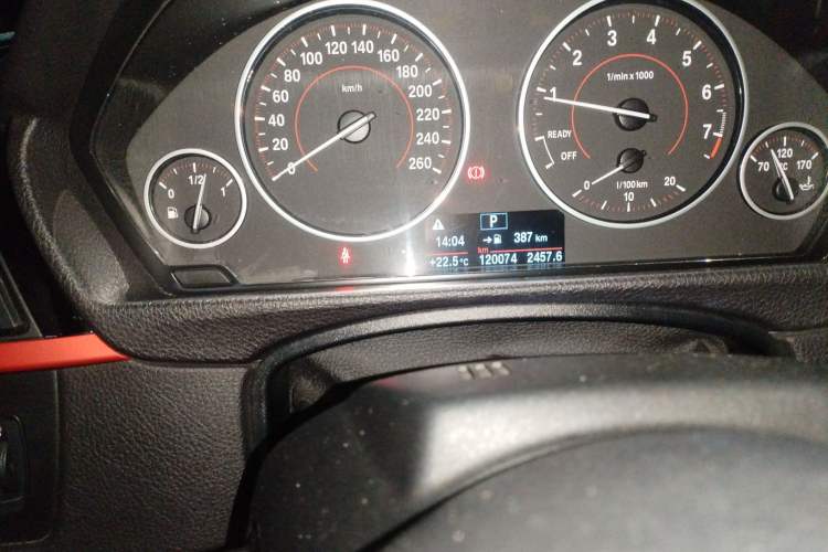 Used BMW 4 Series 2016 420i Convertible Design Package Edition Odometer Close Up