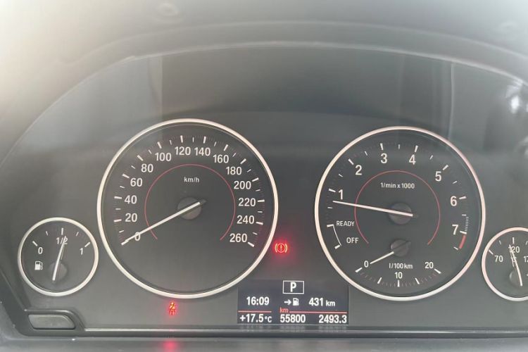 Used BMW 4 Series 2016 420i Design Package Model Odometer Close Up